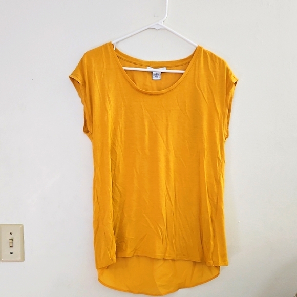 Medium Liz Claiborne Mustard Short Sleeve Top - Picture 1 of 3